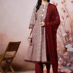 Nayam By Lakshita Women Floral Printed Regular Kurta with Palazzos & With Dupatta-picture-5