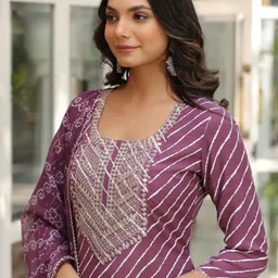 DIVASTRI Leheriya Printed Sequinned Straight Kurta With Trouser And Dupatta image 3