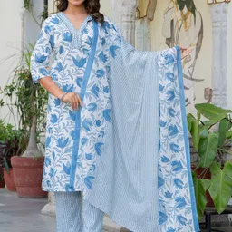 CRENOL THREADS Women Floral Printed Regular Straight Kurta Sets-37