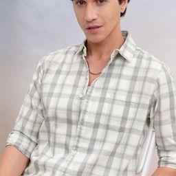 HIGHLANDER Men Cutaway Collar Checked Cotton Casual Shirt-image-37