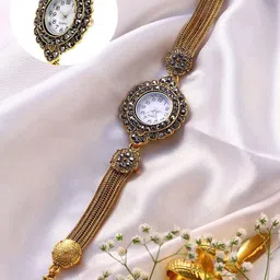 HAUTE SAUCE by Campus Sutra Women Embellished Dial & Stainless Steel Bracelet Style Straps Analogue Watch-60