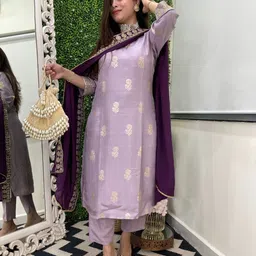 GoSriKi Women Floral Regular Kurta with Trousers & With Dupatta-7