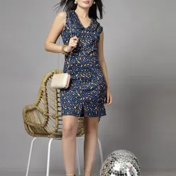 MOSTUNIQUE BY KASSUALLY Print Peter Pan Collar Bodycon Dress-image-93