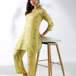 Label Ishnya Printed V-Neck Three-Quarter Sleeves Tunic With Trouser image 4