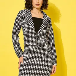 QIOA Houndstooth Printed Notched Lapel Blazer With Skirt Co-Ords-picture-15