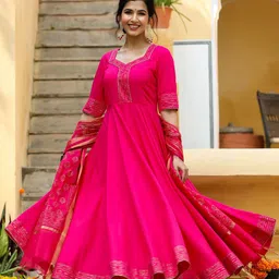 DIVASTRI Gotta Patti Sweetheart Neck Anarkali Kurta With Trousers & Dupatta-22