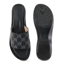 Walkfree Textured Wedge Sandals image 2