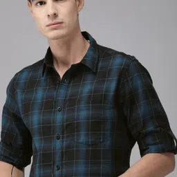 Roadster Men Black & Blue Regular Fit Checked Casual Shirt-image-44