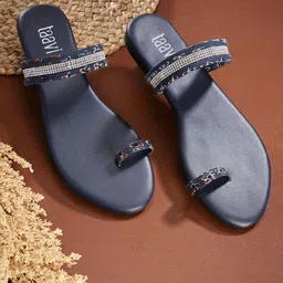 Taavi Women Embellished Ethnic One Toe Flats-56