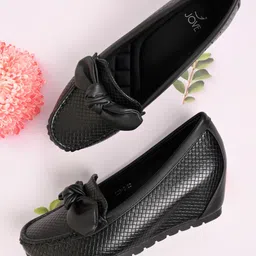 Jove Textured Round Toe Platform Heels With Bow-image-70