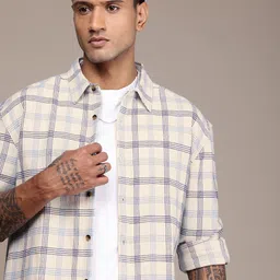 Roadster Men Checked Relaxed Fit Casual Shirt-image-57