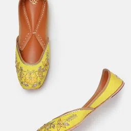 House of Pataudi Women Ethnic Embellished Mojaris-picture-9