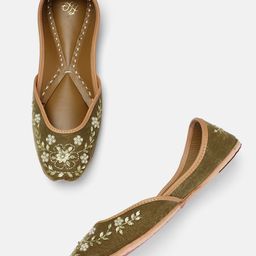 House of Pataudi Women Ethnic Embellished Mojaris-picture-49