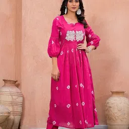 GoSriKi Women Floral Printed Regular Kurta with Trousers-36