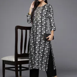 Varanga Women Black & Grey Floral Printed Zardozi Kurta-picture-23