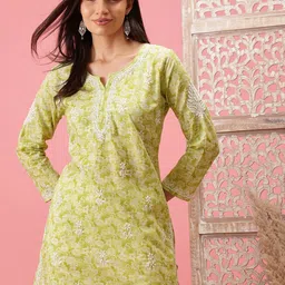 ADA Plus Size Green Floral Embroidered Chikankari Kurti-8