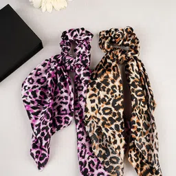 LAIDA Set of 2 Animal Print Scrunchies With Knot Detail-31