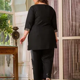 PrettyPlus by Desinoor.com Printed Kurta with Palazzos image 5