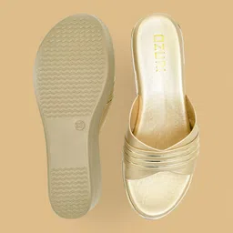 Ozuri Textured Open Toe Wedge Heels image 4