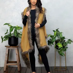 Rhe-Ana Woollen High-Low Hem Longline Sweater With Fuzzy Detail-image-4