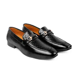Bxxy Men Textured Buckle Detailed Formal Loafers-image-90