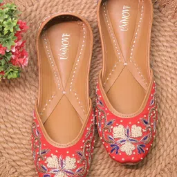UMNOVE Embellished Round Toe Mojaris-picture-21
