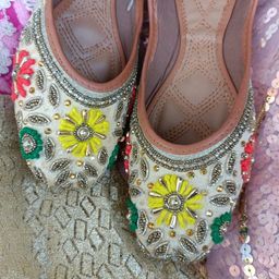 DESI COLOUR Women Gold-Toned Embellished Mojaris-image-70