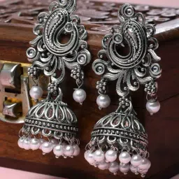 Karatcart Silver Plated Pearl Studded Jhumki Earrings for Women-picture-18