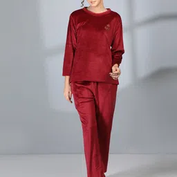 Duchess Round Neck Velvet T-shirt With Pyjama-picture-34