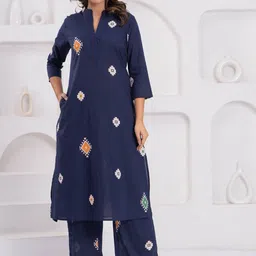AUTUMN LANE Women Geometric Printed Cotton Kurta with Palazzo-40