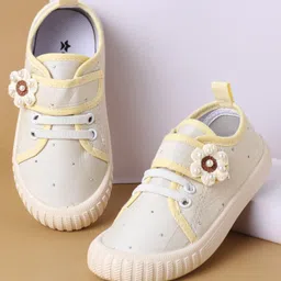 Cute Walk by Babyhug Velcro Closure Casual Shoes with Floral Applique - Beige-picture-27