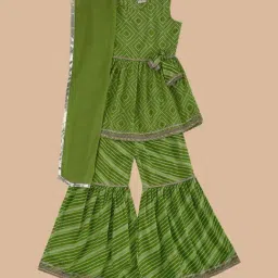 Desi Soota Girls Green Cotton Lace Kurta Set-picture-48