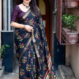 DIVASTRI Floral Zari Saree-image-20