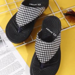 Carlton London Women's Black Flip Flops-image-79
