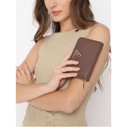 guess fashion Guess Brown Textured Laurel Zip Around Wallet-picture-14