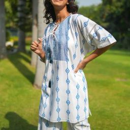 Akiso White Hand Block Printed Oversized Short Kurta With Side Slits image 4