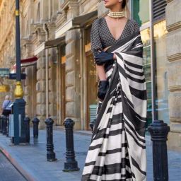 Odette Black & White Printed Saree-image-4