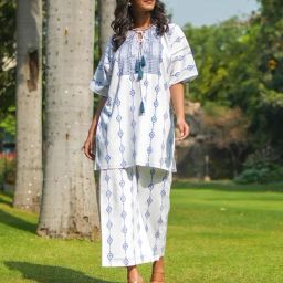 Akiso White Hand Block Printed Oversized Short Kurta With Side Slits image 5