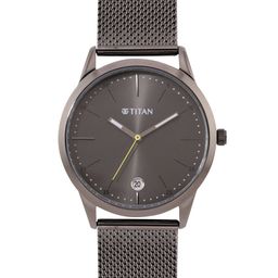Titan Men Solid Dial & Stainless Steel Bracelet Style Strap Analogue Watch 1806QM01-15