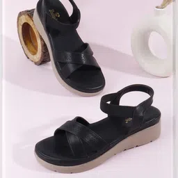 Dollphin Women Black Solid Leather Open Toe Casual Flats-picture-28