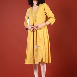 V-Mart Floral Embroidered Cotton Thread Work V-Neck A-Line Kurta-image-73