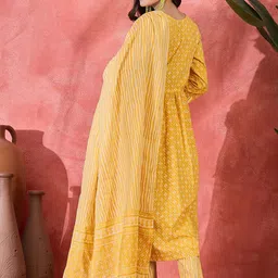 Sangria Women Bandhani Printed Thread Work Pure Cotton Kurta with Trousers & Dupatta image 4
