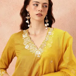 all about you Thread Work Kurta With Trousers & Dupatta image 3