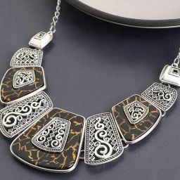 SOHI Black Statement Necklace-11