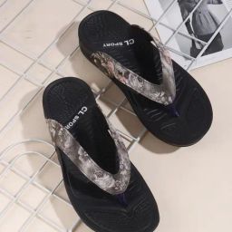 Carlton London Women's Black Flip Flops-image-82