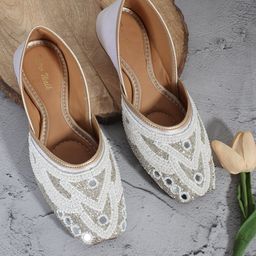 Retro Walk Women Embellished Ethnic Mojaris-image-96