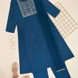 Akkriti by Pantaloons Girls Alexandrite Embellished Kurta Sets-picture-4