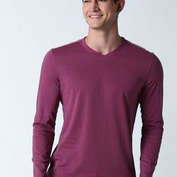 Huetrap Men Magenta Solid V-Neck T-shirt-4