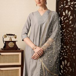House of Pataudi Floral Yoke Design V-Neck Thread Work Jashn Kurta with Trousers & Dupatta-50