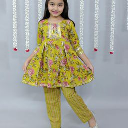 Ka-mee Cotton Woven Three Fourth Sleeves Floral Printed Lace Embellished Kurta With Pant Set - Mustard-image-30